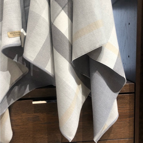 burberry wool cape - Picture 5 of 6